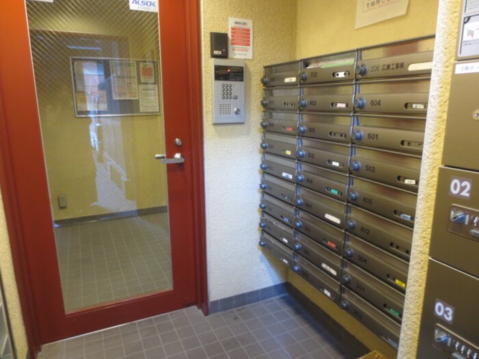 物件外観写真5　(エントランス部分)