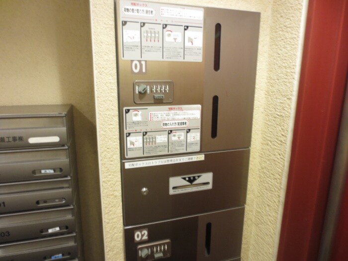 物件外観写真6　(エントランス部分)