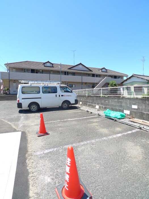 物件外観写真6　(駐車場)