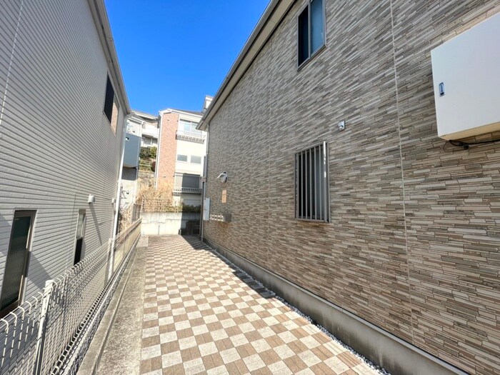 物件外観写真2　(エントランス部分)