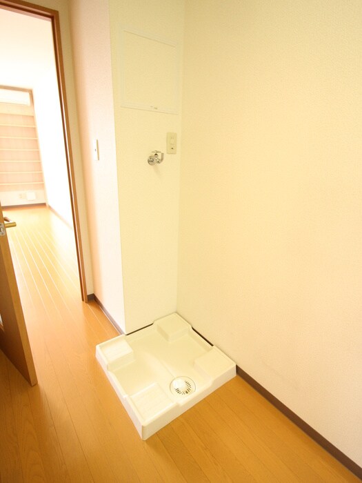 物件内観写真11　(洗濯機置場)