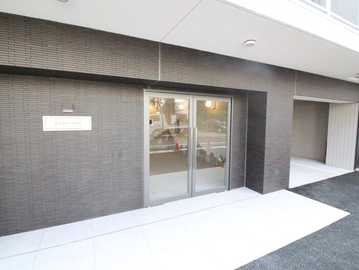 物件外観写真3　(エントランス部分)