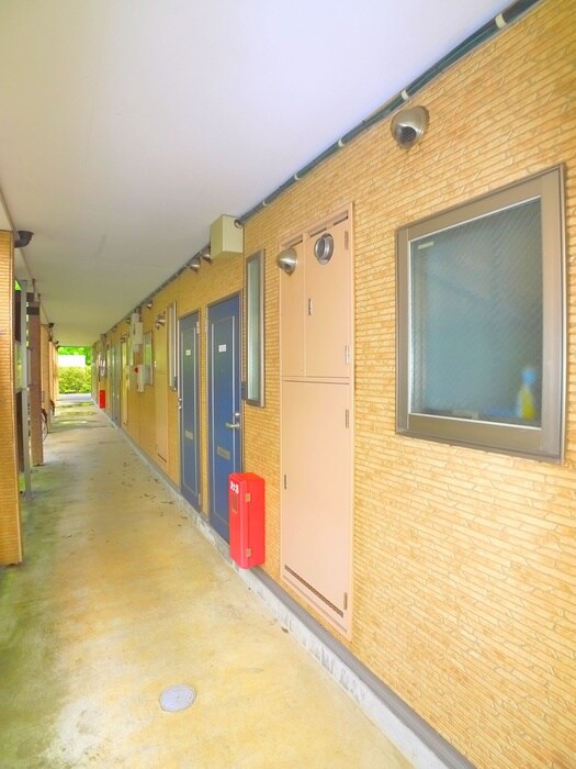 物件外観写真6　(エントランス部分)