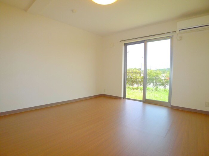 物件内観写真11　(室内からの展望)