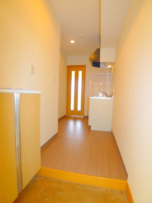 物件内観写真16　(玄関)