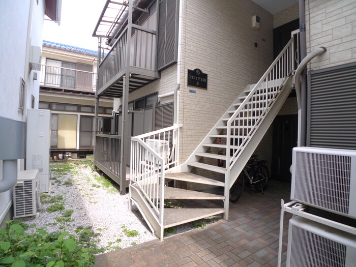 物件外観写真2　(エントランス部分)