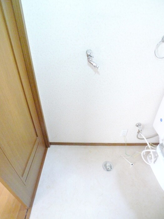 物件内観写真10　(洗濯機置場)