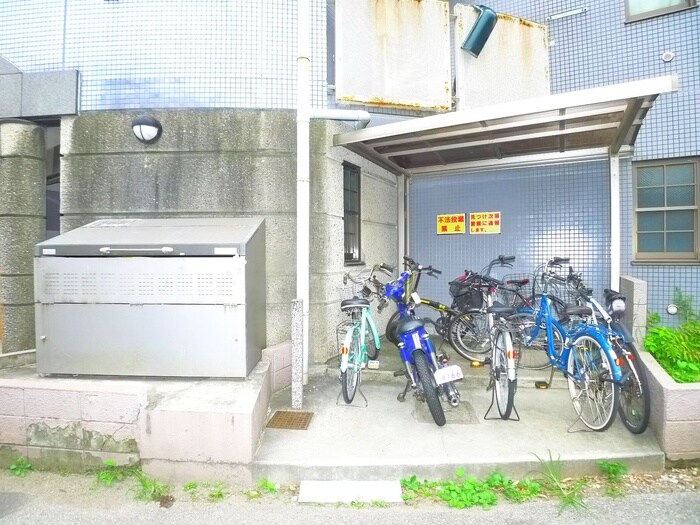 物件外観写真6　(駐輪場)