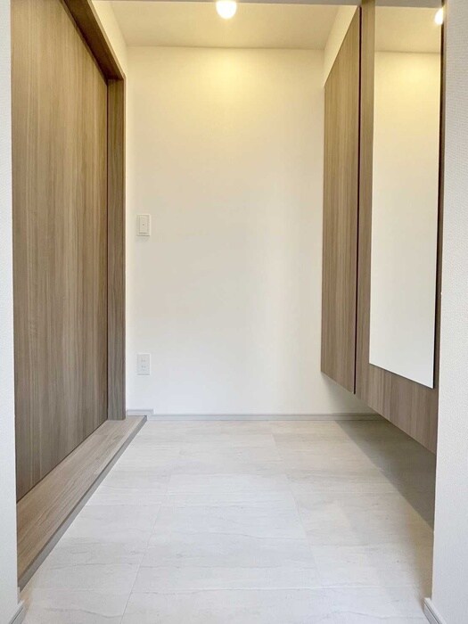 物件内観写真7　(玄関)