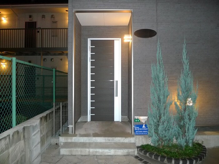 物件外観写真3　(エントランス部分)