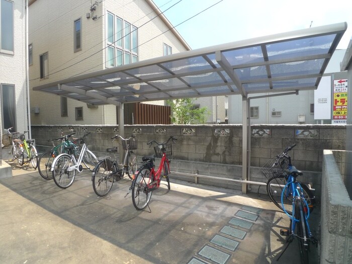 物件外観写真5　(駐輪場)