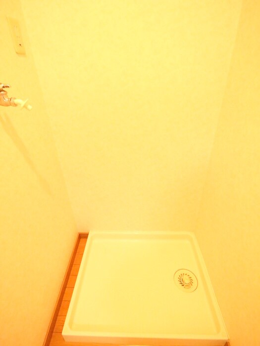 物件内観写真11　(洗濯機置場)