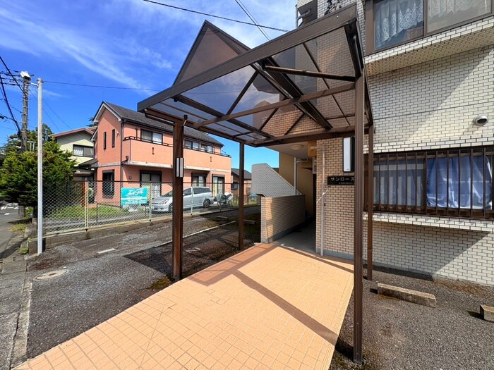 物件外観写真2　(エントランス部分)