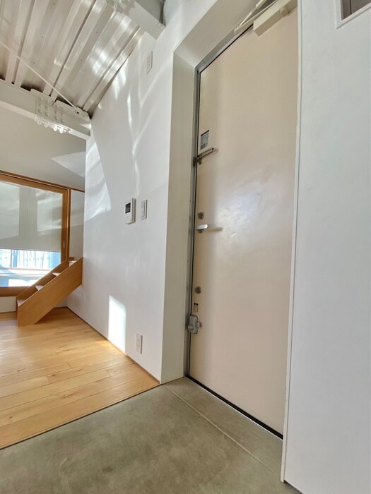 物件内観写真5　(玄関)