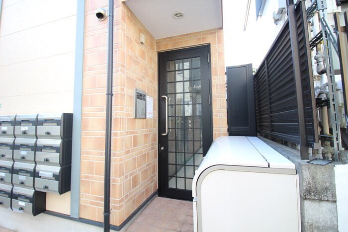 物件外観写真3　(エントランス部分)