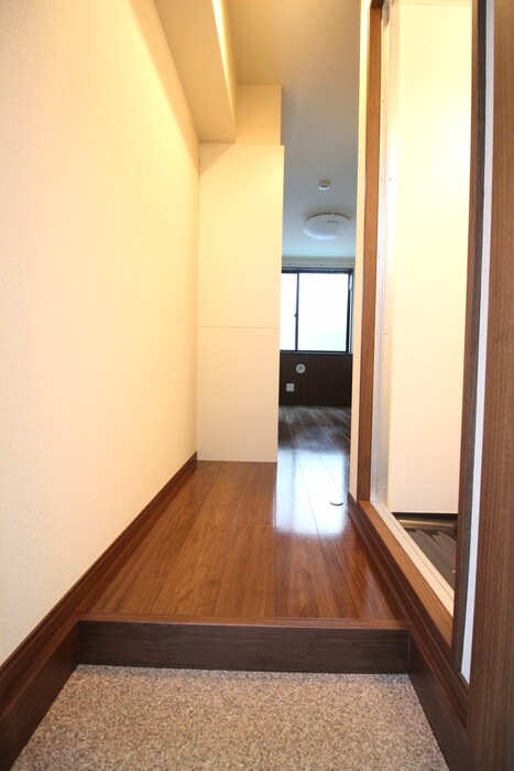 物件内観写真16　(玄関)