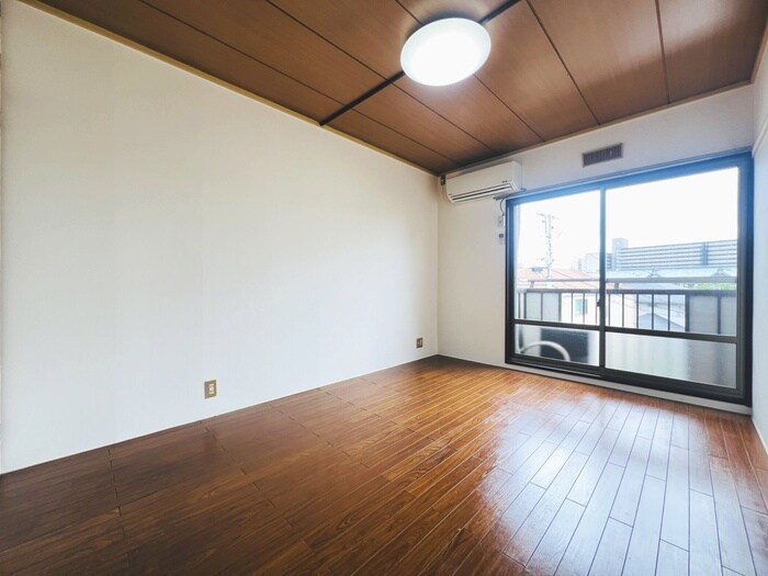 物件内観写真4　(居室)