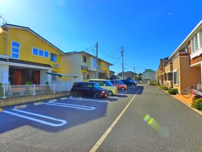 物件外観写真4　(駐車場)