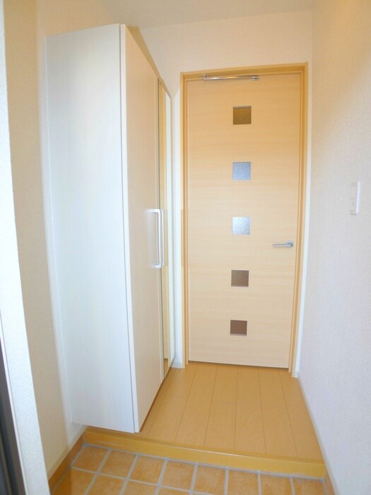 物件内観写真16　(玄関)