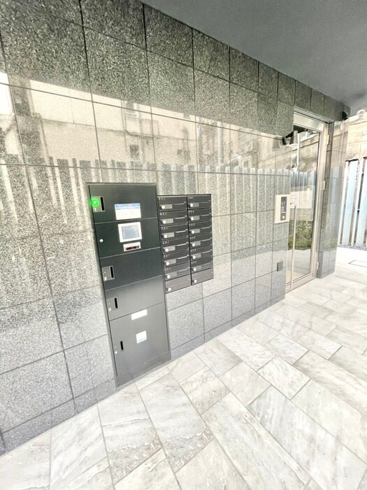 物件外観写真4　(エントランス部分)