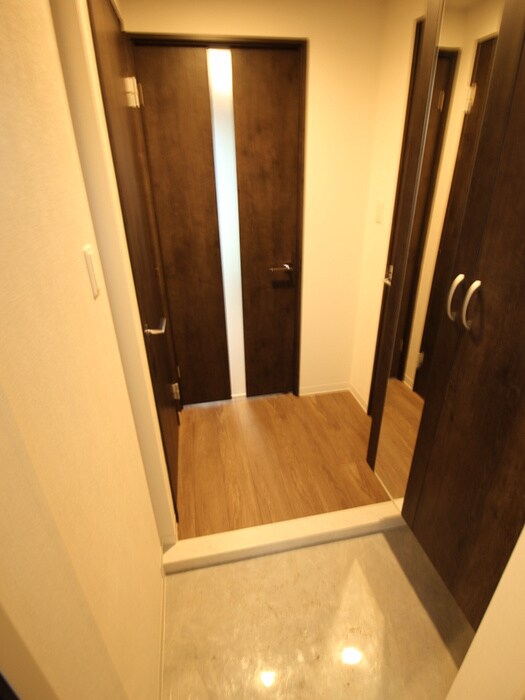 物件内観写真14　(玄関)