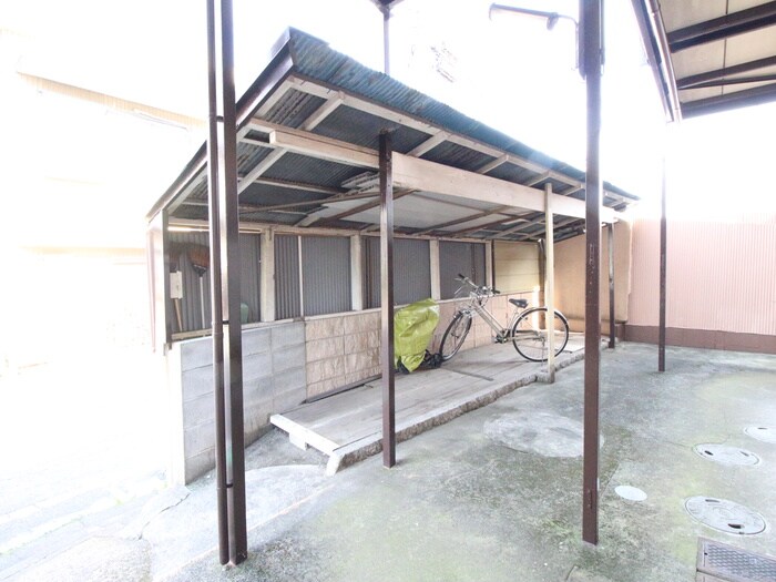 物件外観写真5　(駐輪場)