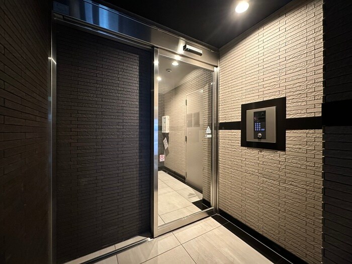 物件外観写真4　(エントランス部分)