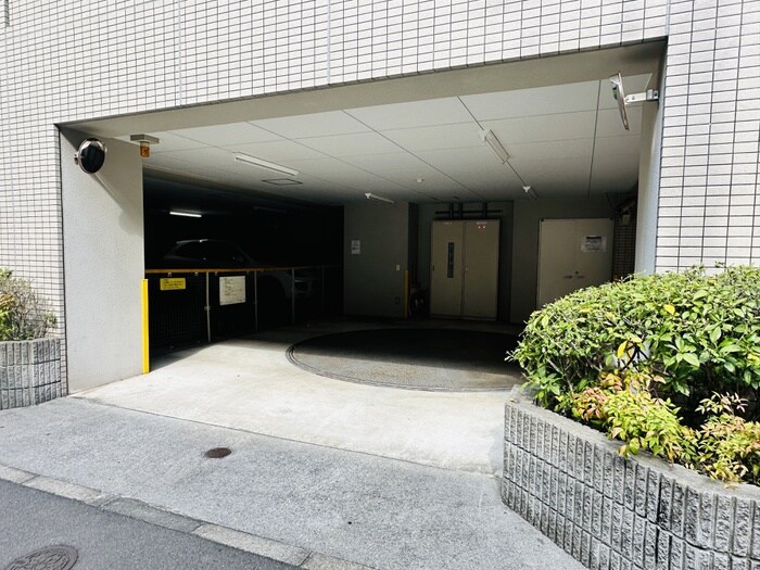 物件外観写真5　(駐車場)