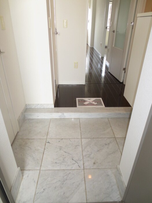 物件内観写真14　(玄関)