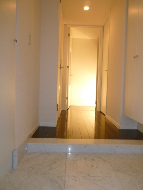 物件内観写真16　(玄関)