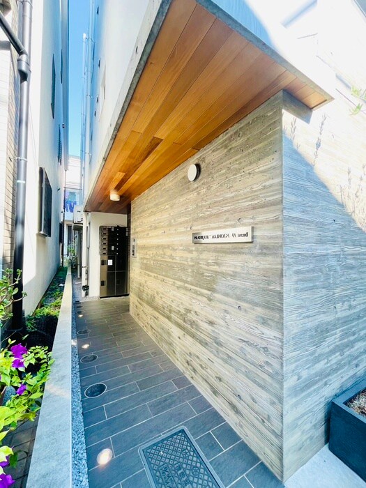 物件外観写真3　(エントランス部分)