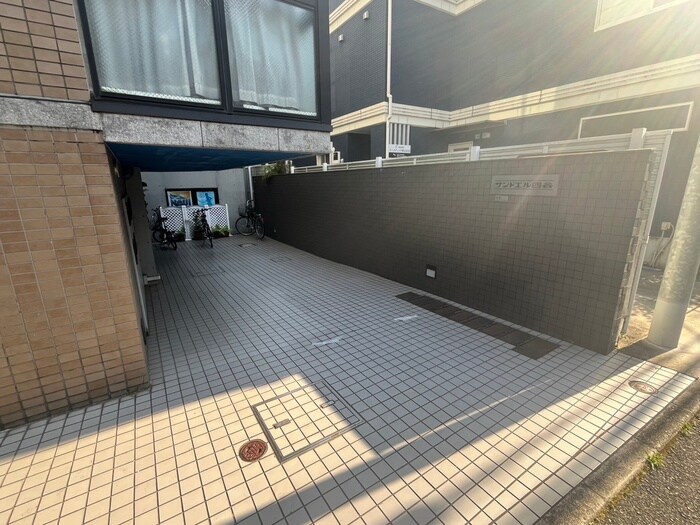 物件外観写真4　(エントランス部分)