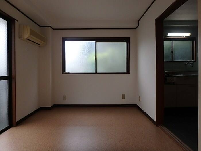 物件内観写真8　(居室)