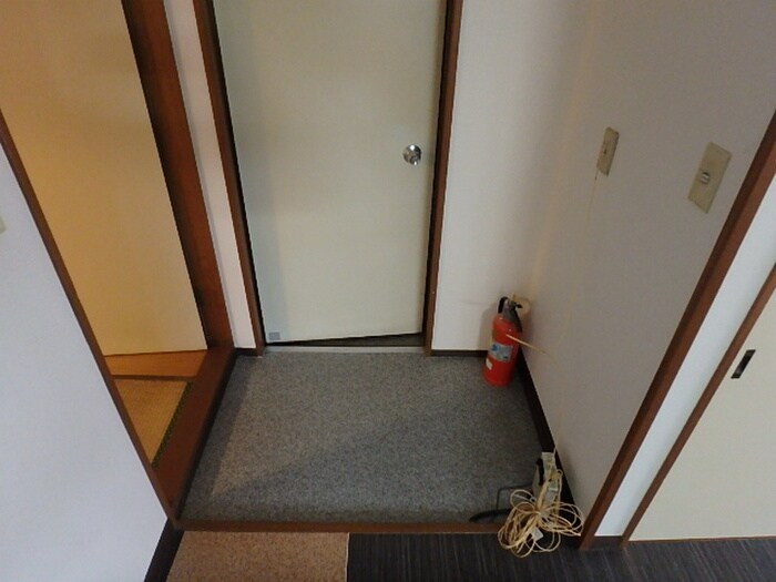 物件内観写真19　(玄関)