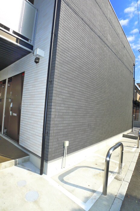 物件外観写真4　(バイク置き場)