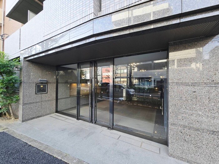 物件外観写真5　(エントランス部分)