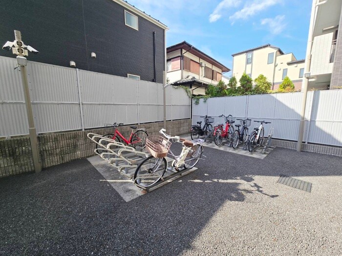 物件外観写真6　(駐輪場)