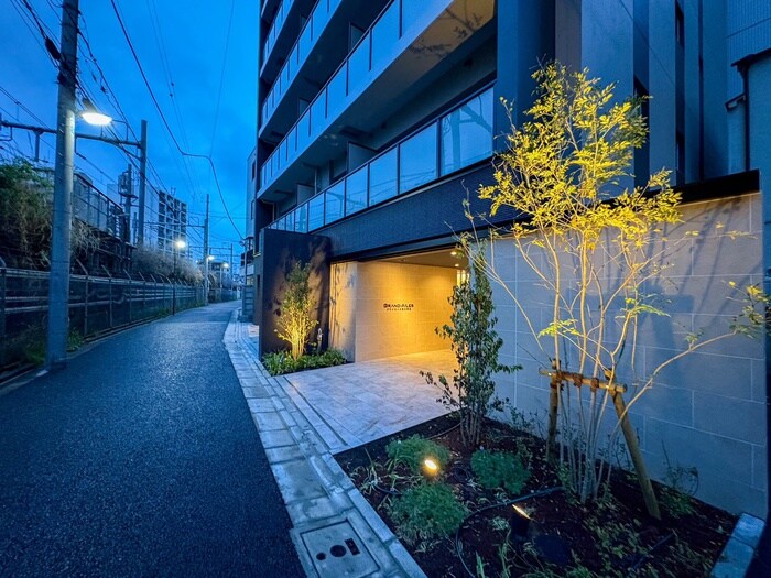 物件外観写真6　(エントランス部分)