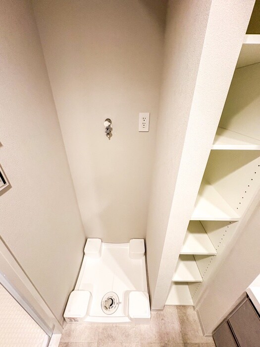 物件内観写真17　(洗濯機置場)