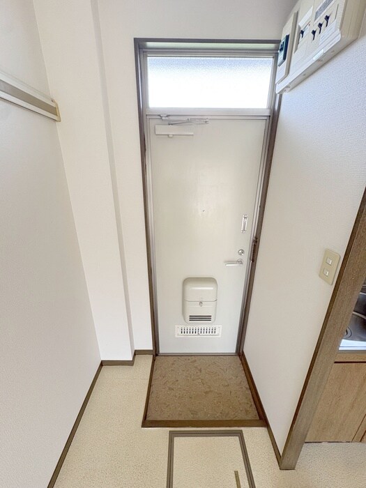 物件内観写真9　(玄関)
