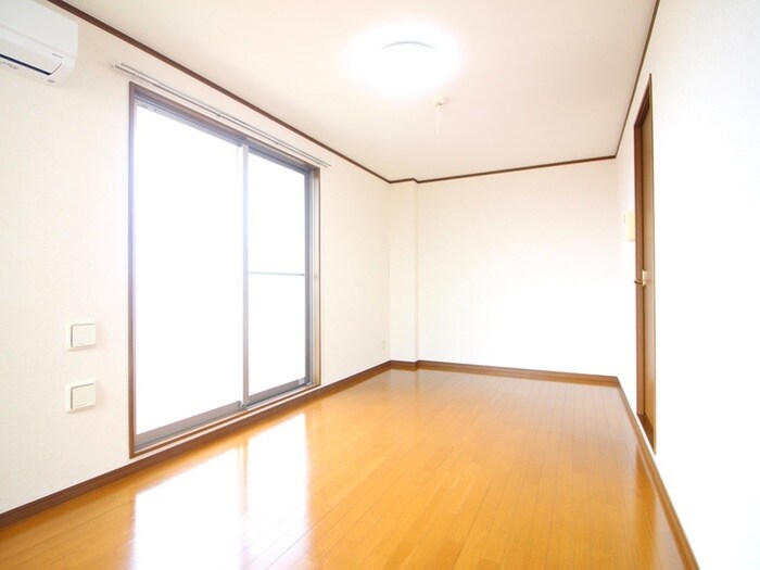 物件内観写真6　(室内からの展望)