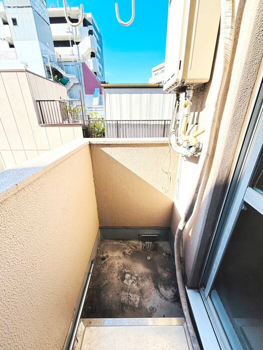 物件内観写真16　(洗濯機置場)