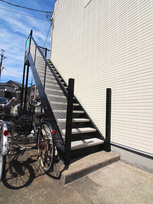 物件外観写真3　(エントランス部分)