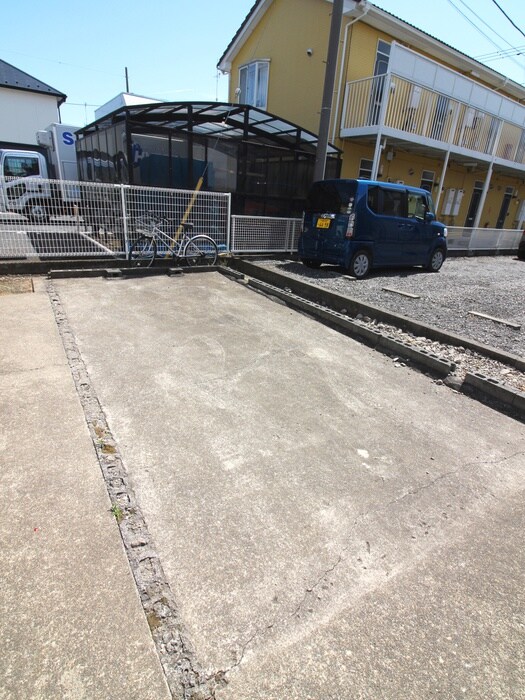 物件外観写真4　(駐車場)