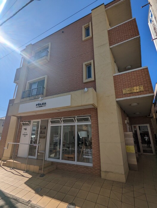 物件外観写真4　(エントランス部分)