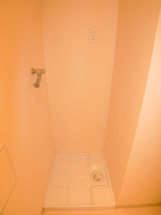 物件内観写真15　(洗濯機置場)