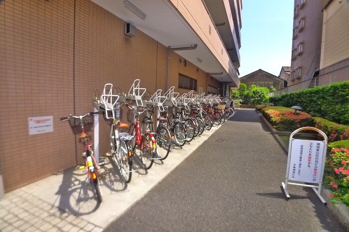 物件外観写真4　(駐輪場)