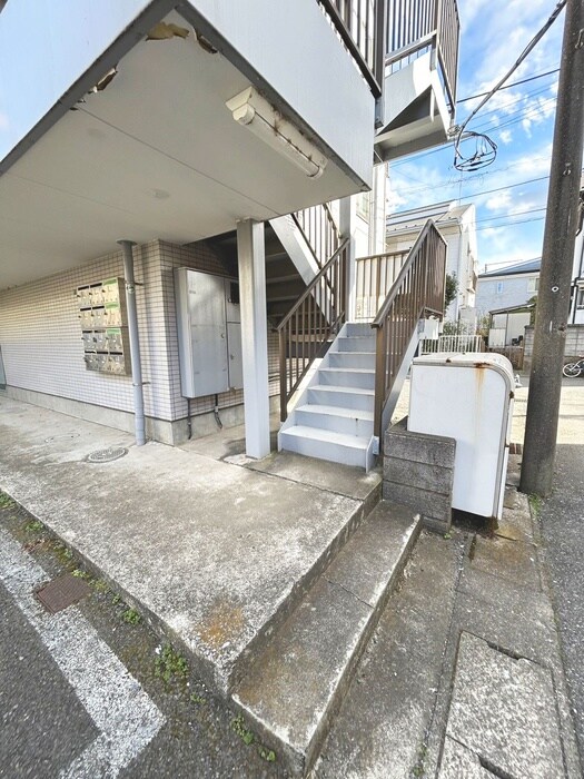 物件外観写真2　(エントランス部分)