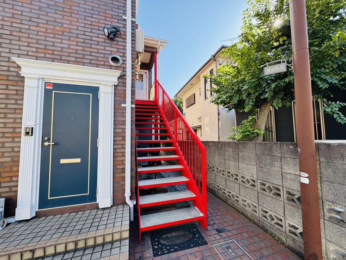 物件外観写真3　(エントランス部分)