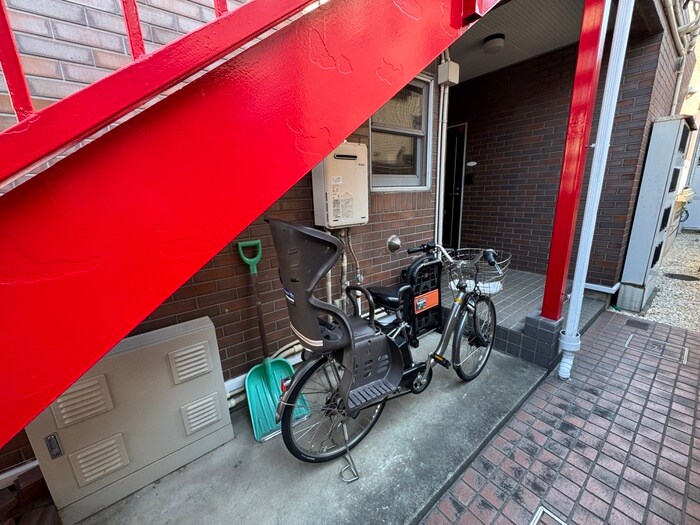 物件外観写真4　(駐輪場)